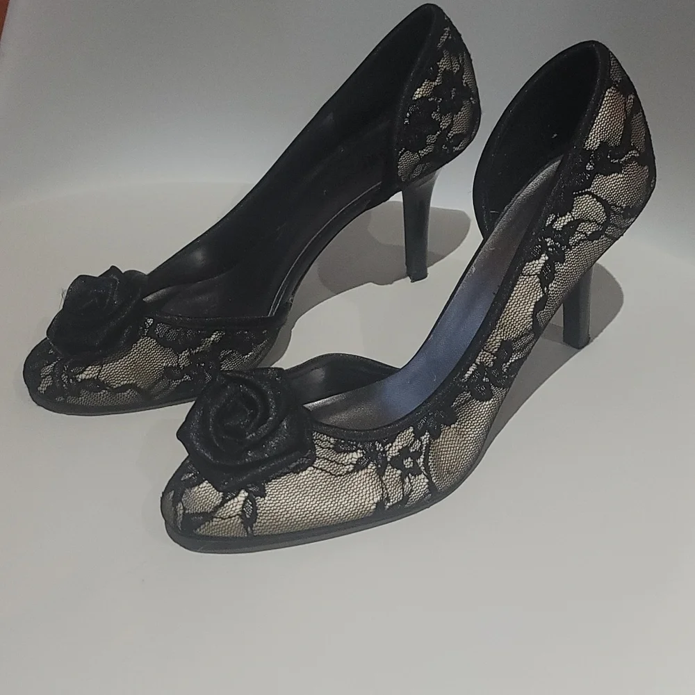 Black Lace High Heels size 8. 3.5" heel - Picture 1 of 8